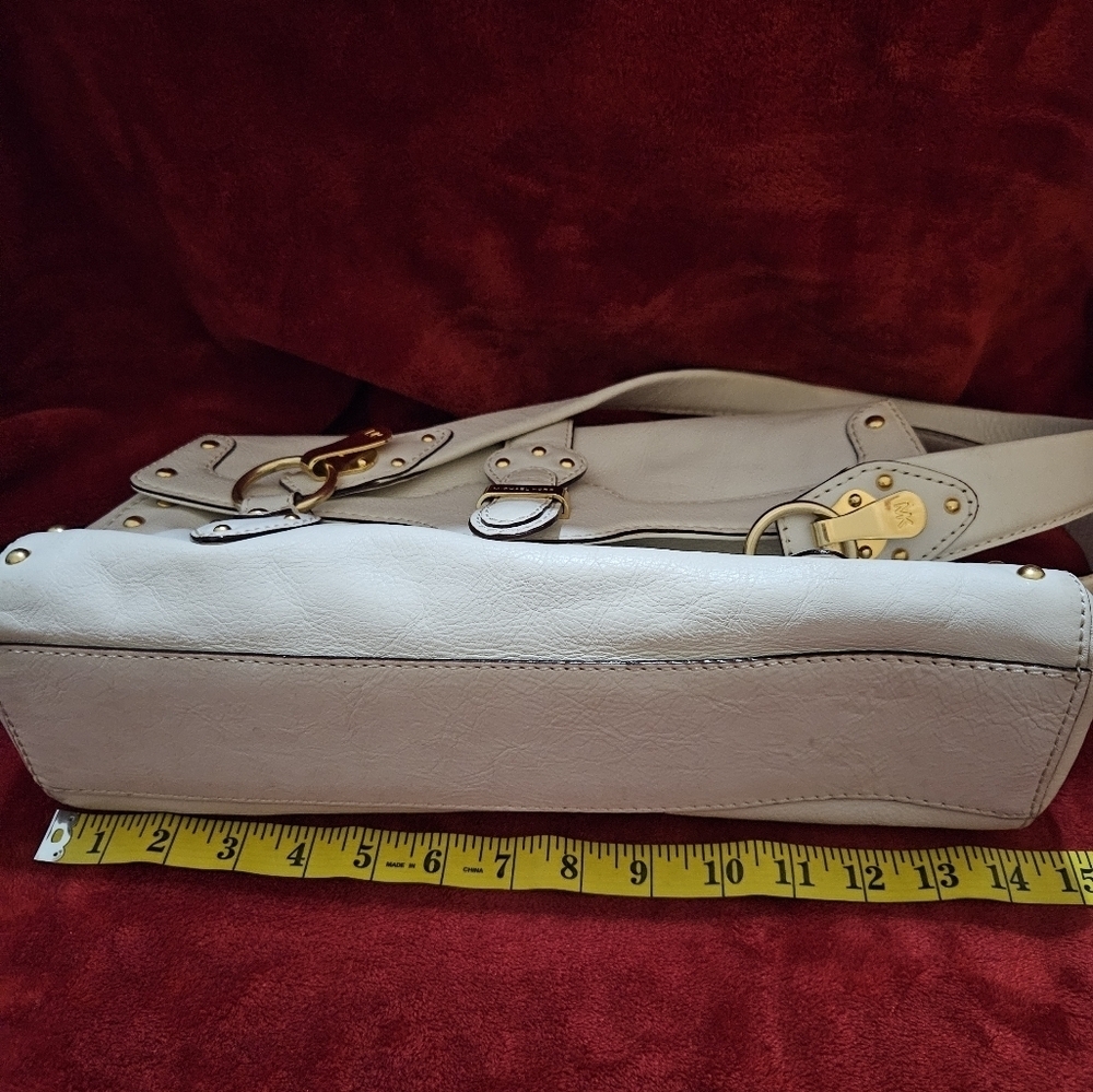 Michael Kors White Berkley Shoulder Bag - Picture 9 of 16